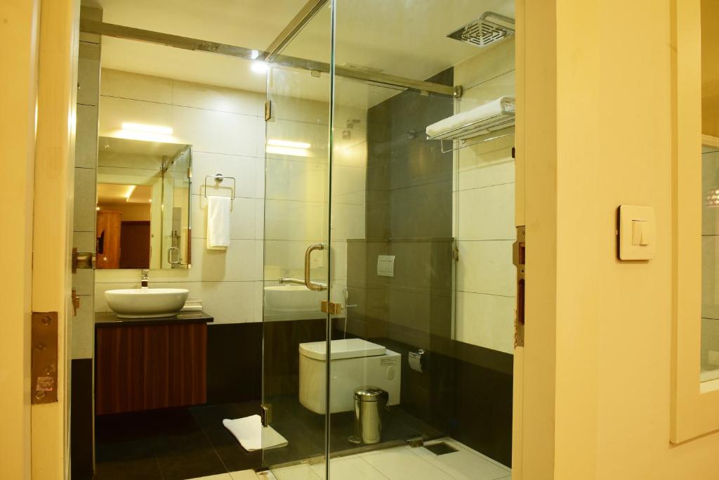 Koupelna v ubytování WHITE SUITE HOTEL