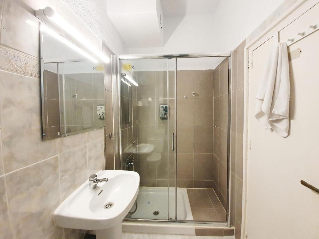 Hostal Alicante, Madrid – Updated 2023 Prices