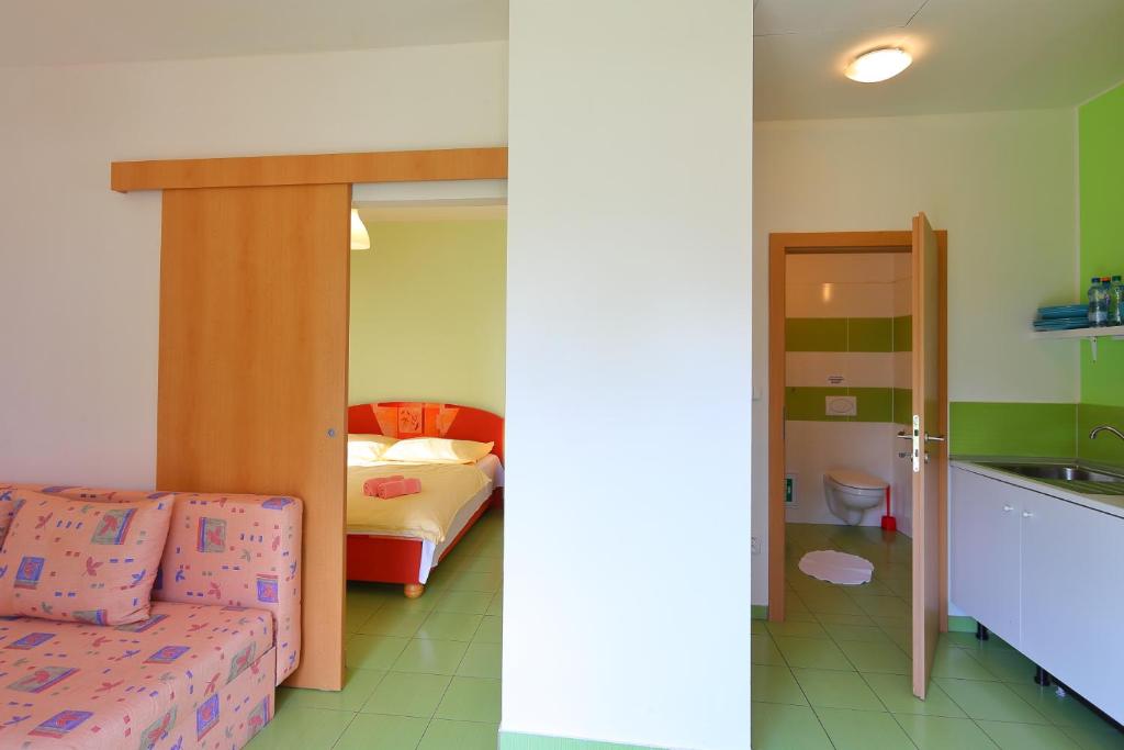 Postel nebo postele na pokoji v ubytování Pahrbek - ubytování v bungalovech