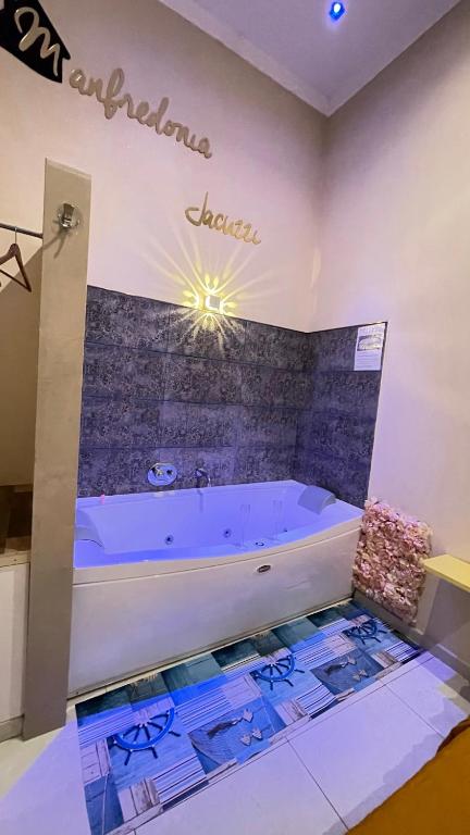 Koupelna v ubytování ManfredoniaJacuzzi