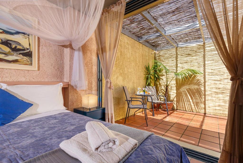 Posteľ alebo postele v izbe v ubytovaní Barbati Beach Art House