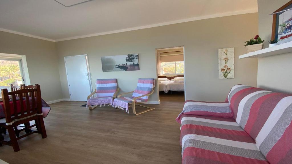 a living room with a couch and two chairs at Casa Camilo I in Valle Gran Rey