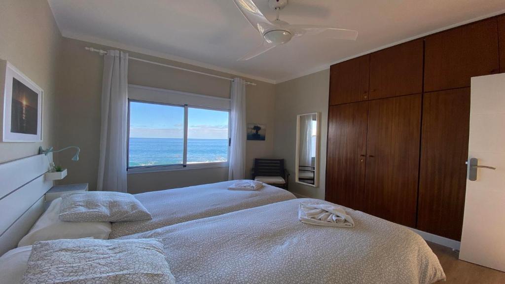 a bedroom with two beds with a view of the ocean at Casa Camilo I in Valle Gran Rey