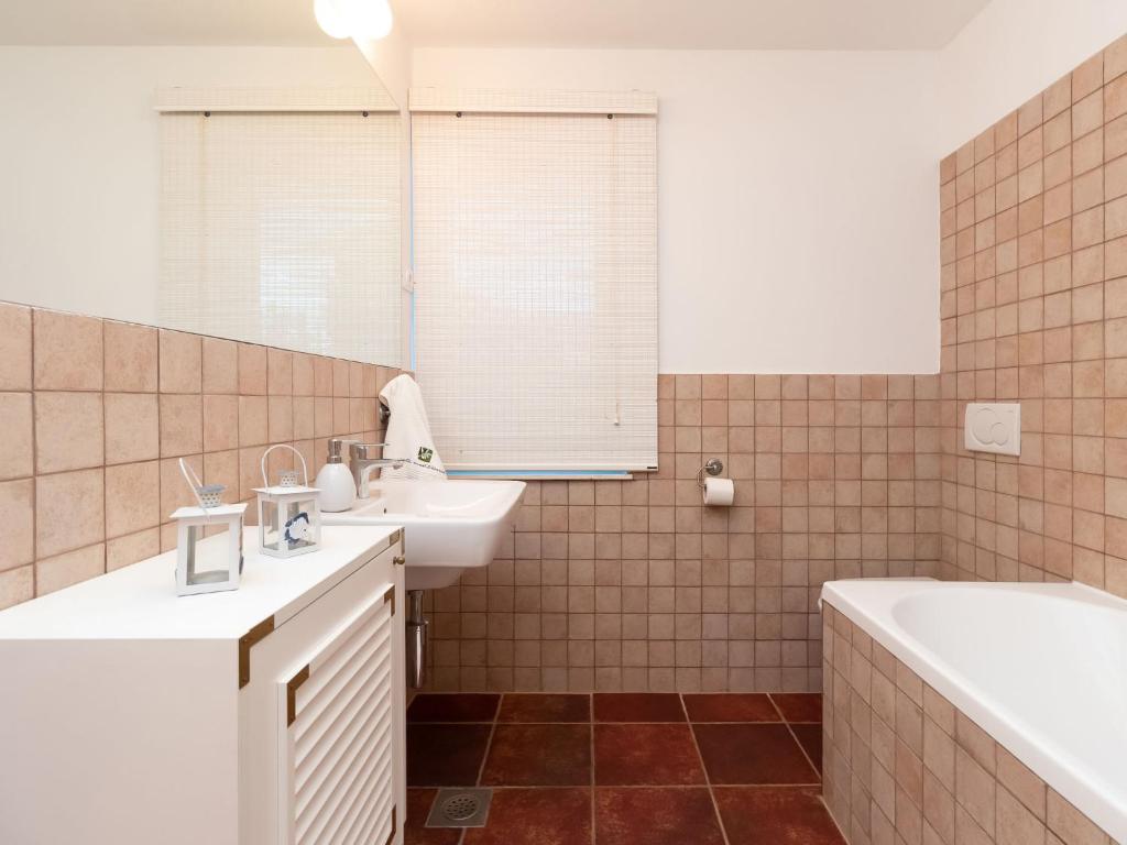 Kúpeľňa v ubytovaní Holiday Home Villa Bugenvila by Interhome