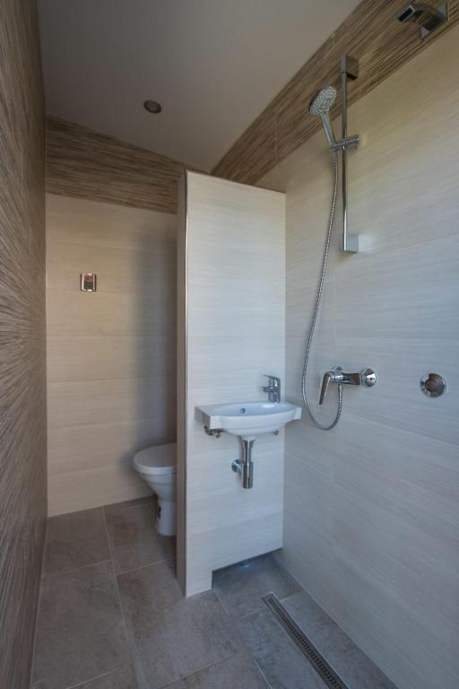 Kúpeľňa v ubytovaní Holiday Home Villa Bugenvila by Interhome