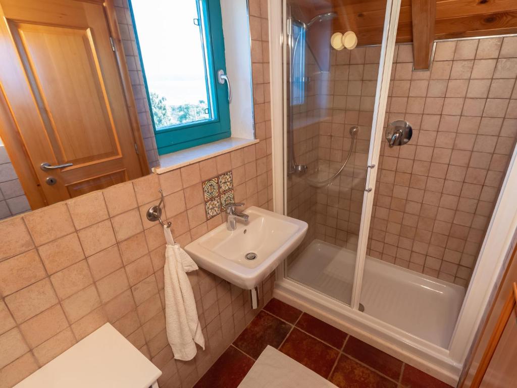 Kúpeľňa v ubytovaní Holiday Home Villa Bugenvila by Interhome