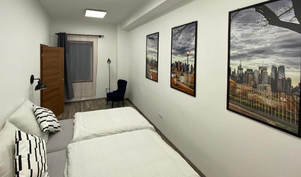 Posteľ alebo postele v izbe v ubytovaní Hősök Tornya Apartman