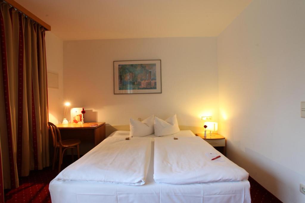 Postel nebo postele na pokoji v ubytování Andante Hotel Erding