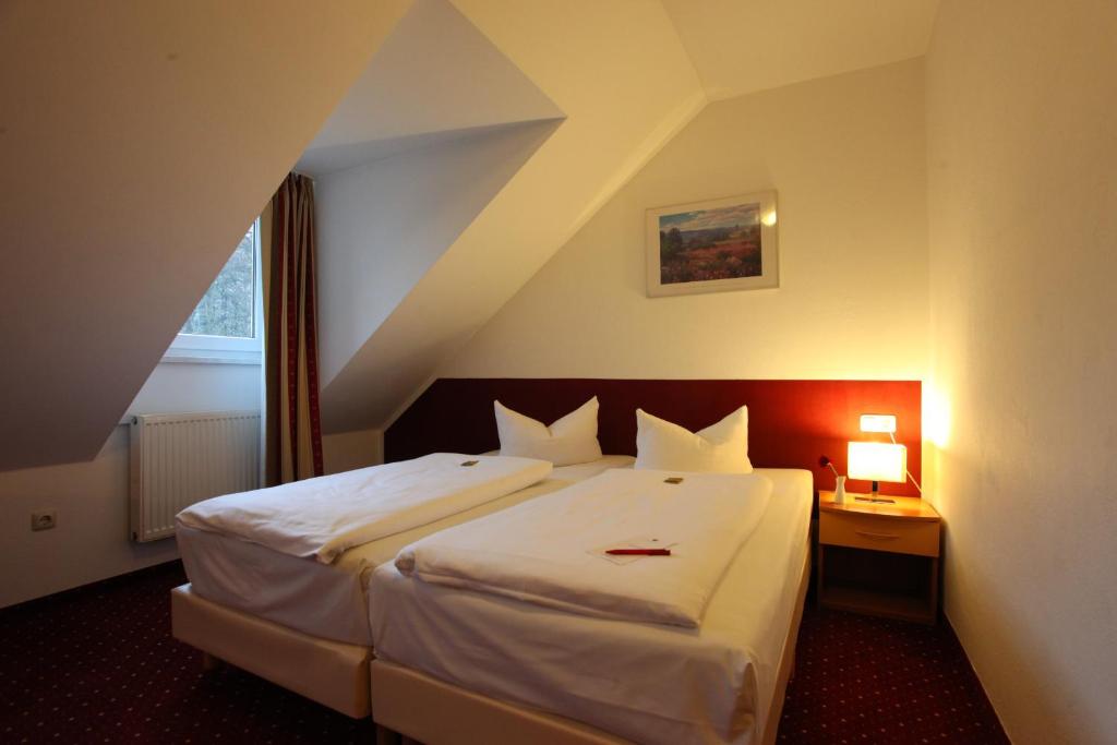 Postel nebo postele na pokoji v ubytování Andante Hotel Erding