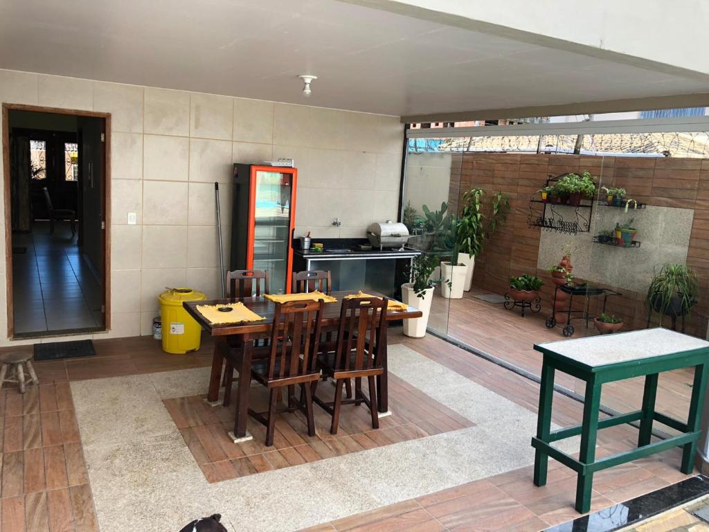  Casa grande com piscina