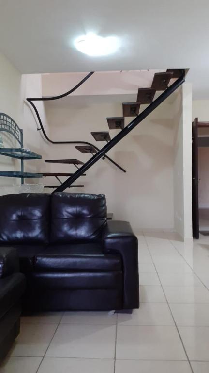  Cobertura no centro de Ubatuba com churrasqueira e terraço privativo