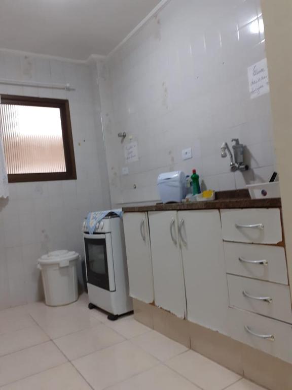  Cobertura no centro de Ubatuba com churrasqueira e terraço privativo