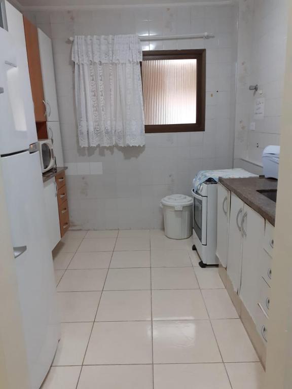  Cobertura no centro de Ubatuba com churrasqueira e terraço privativo