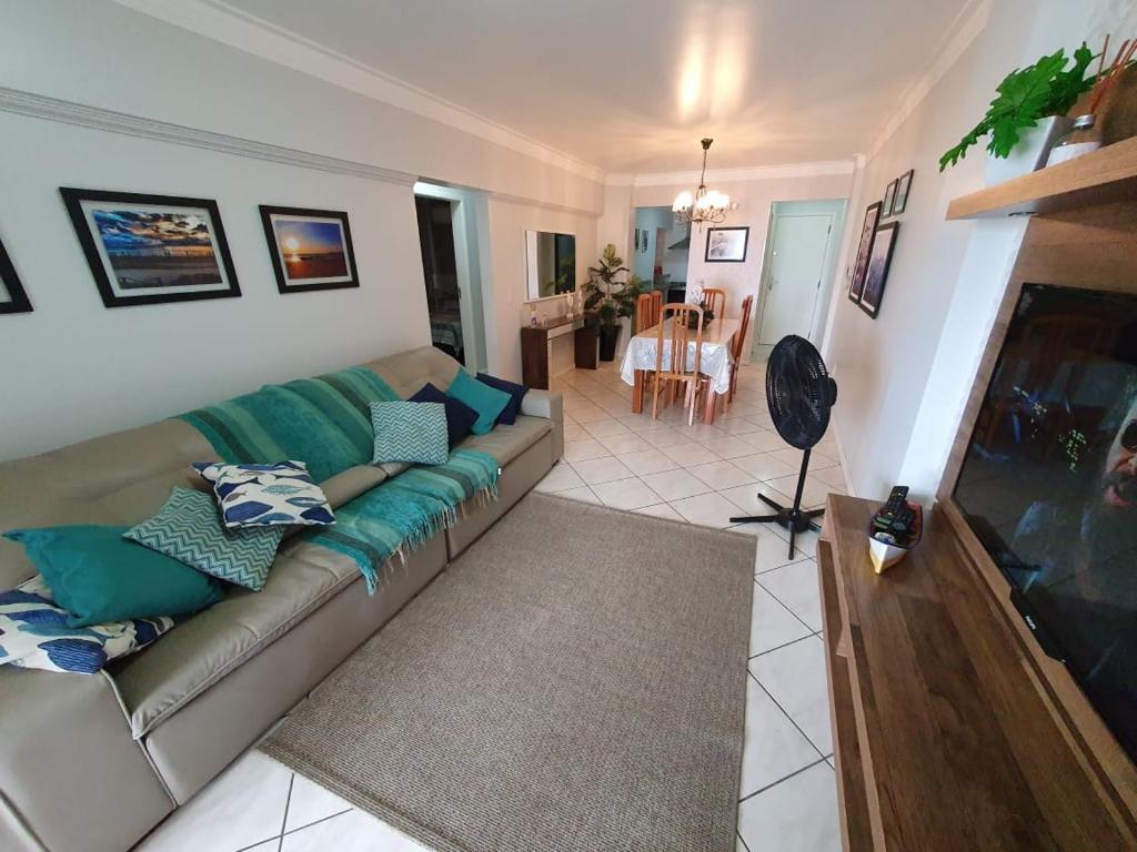  Apartamento a 50 metros do mar com serviço de praia
