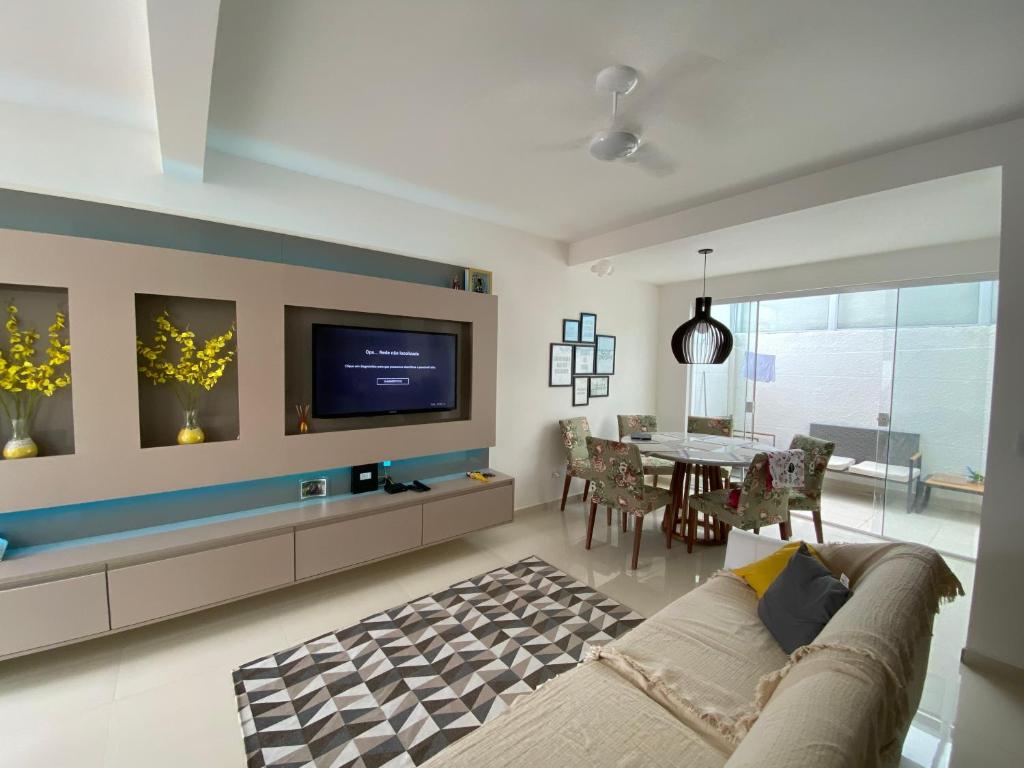  Linda Casa com 03 suítes 150 mts da praia