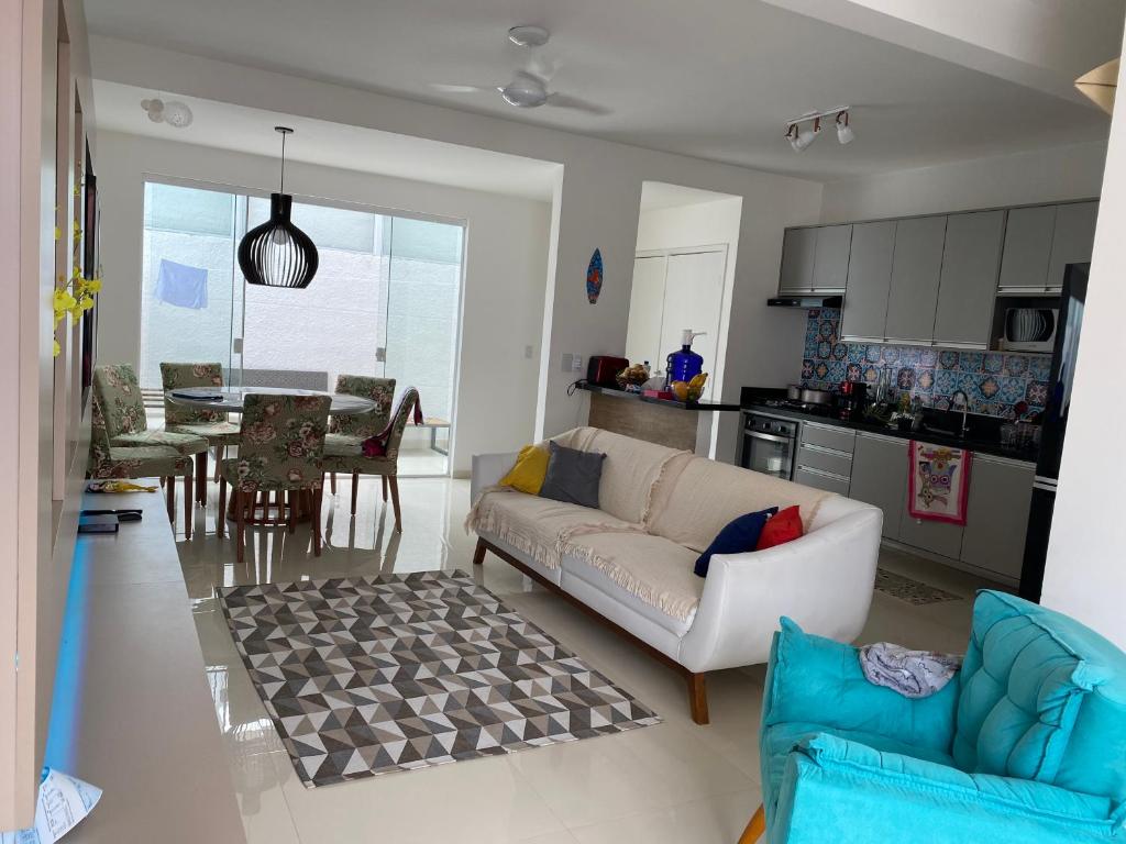  Linda Casa com 03 suítes 150 mts da praia