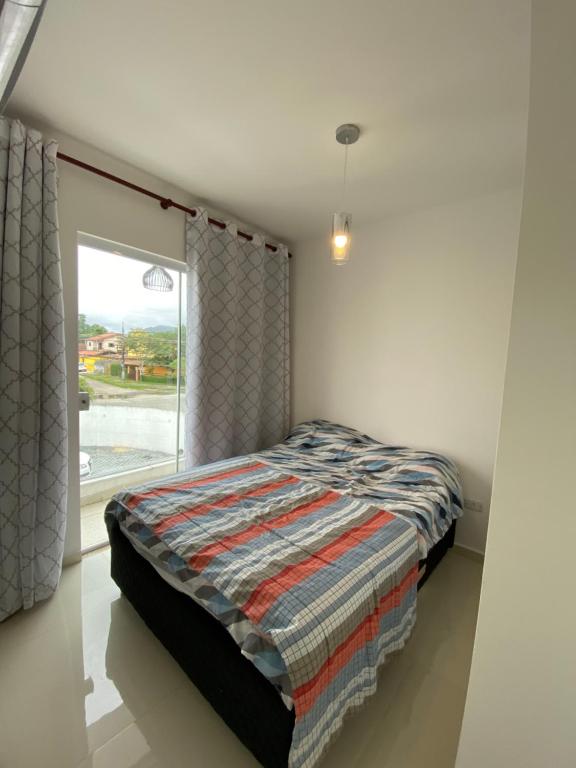  Linda Casa com 03 suítes 150 mts da praia
