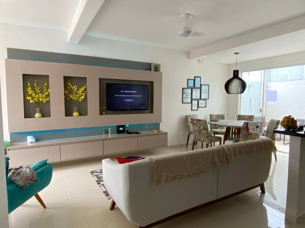  Linda Casa com 03 suítes 150 mts da praia