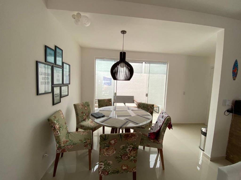  Linda Casa com 03 suítes 150 mts da praia