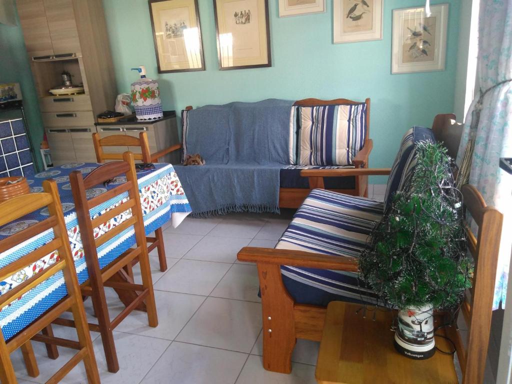  CASA CONFORTÁVEL PERTINHO DA PRAIA MARANDUBA