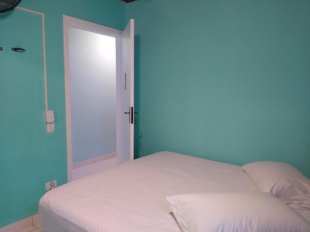  CASA CONFORTÁVEL PERTINHO DA PRAIA MARANDUBA