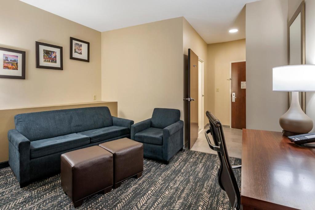 Comfort Suites West Memphis I-40 I-55 - Queen Suite With Sofa Bed - Non-Smoking