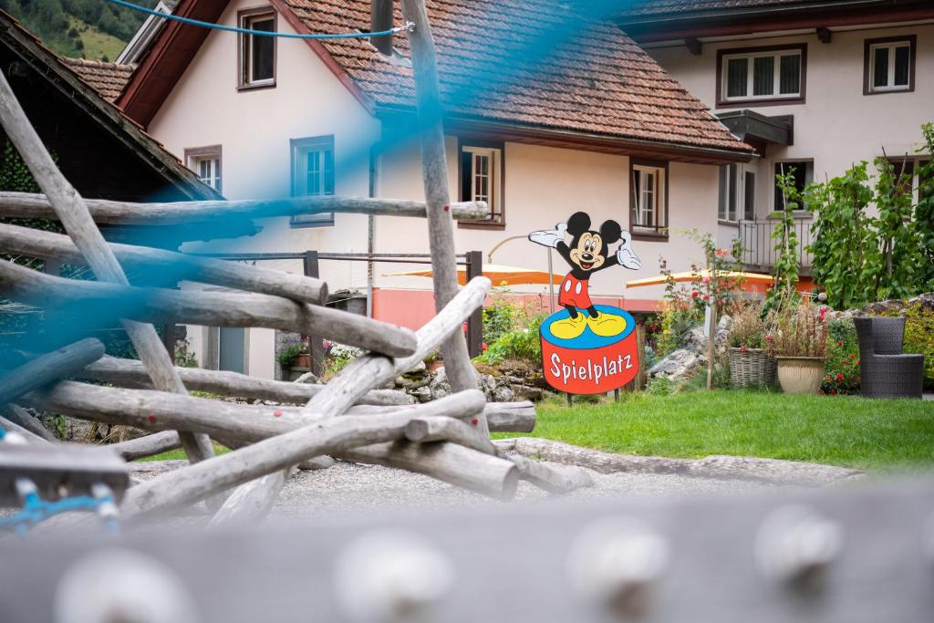 Ein Garten an der Unterkunft Hotel Gerig