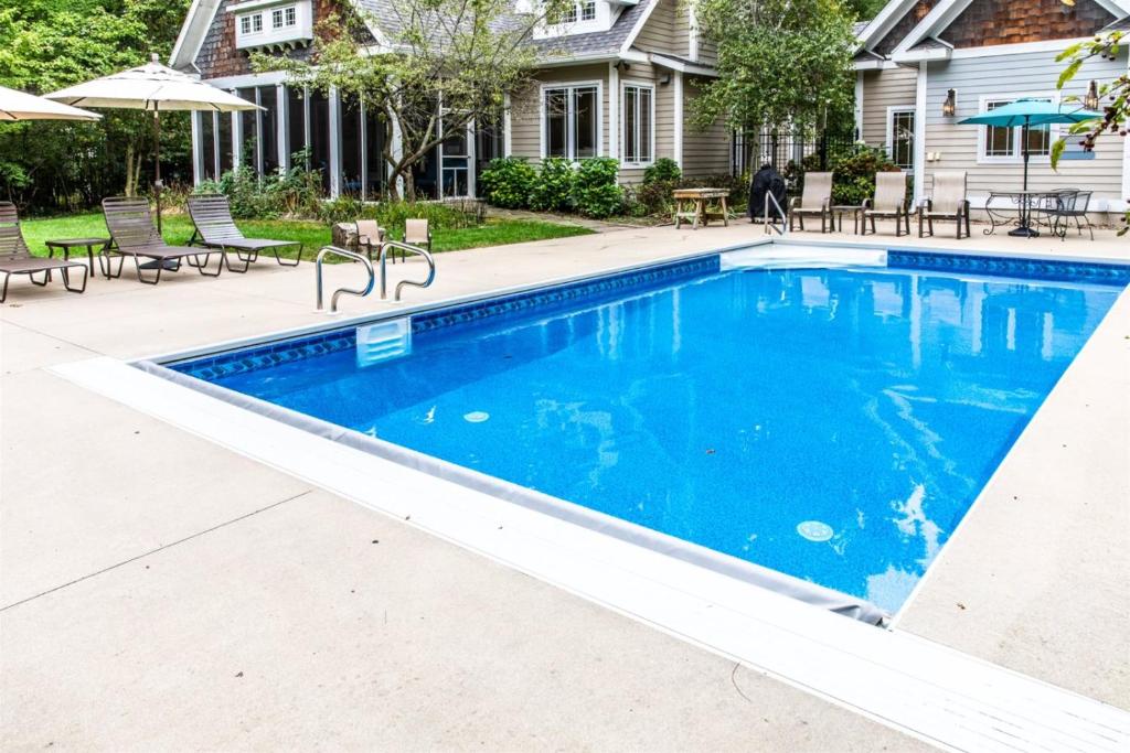 Putter's Pool House, Grand Beach (updated prices 2024)