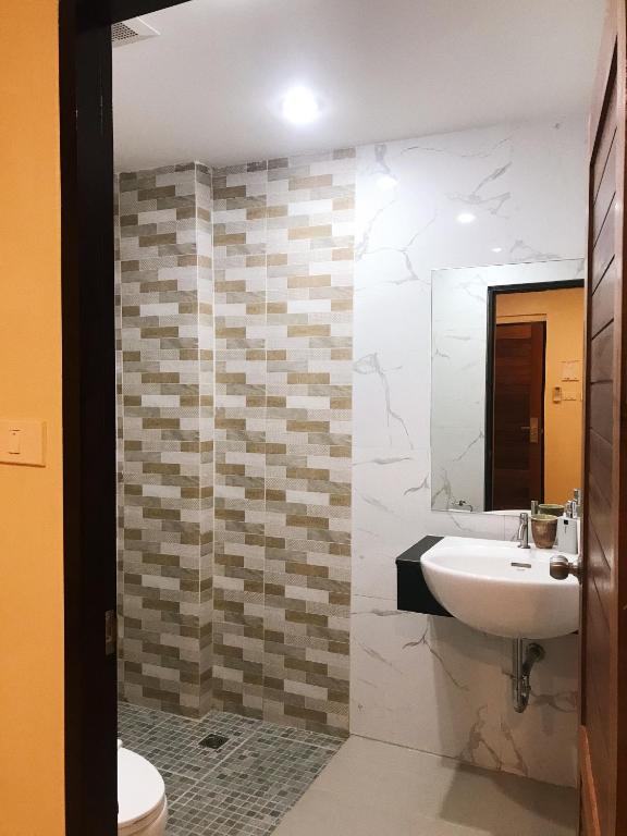 Koupelna v ubytování SJ Miracle Hotel