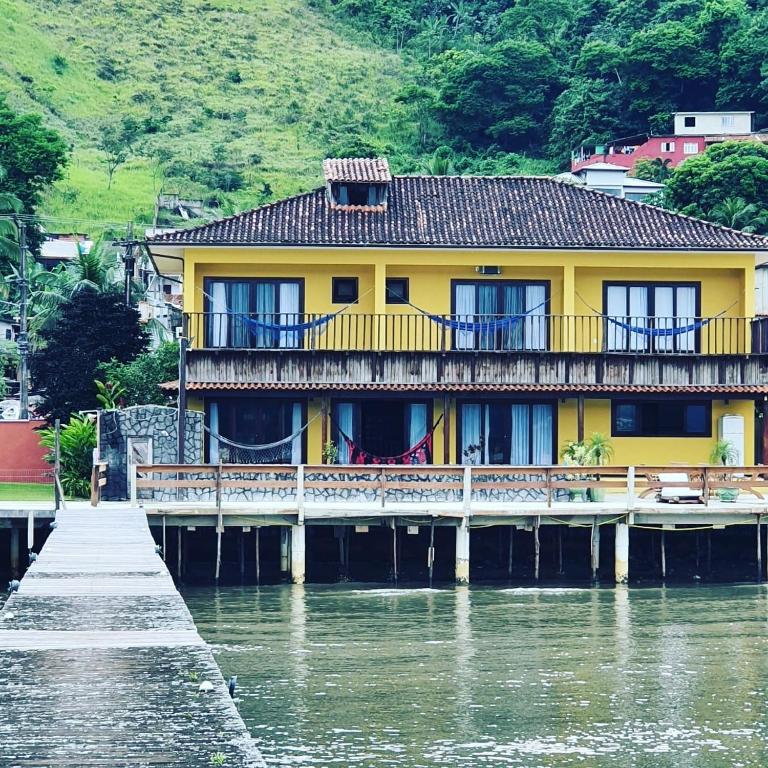  CASA AMARELA A BEIRA-MAR.