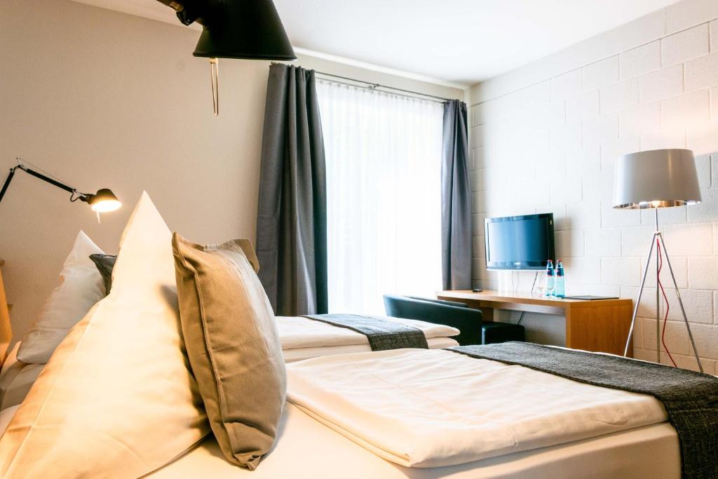 IMPULSIV Hotel & Sportresort tesisinde bir odada yatak veya yataklar