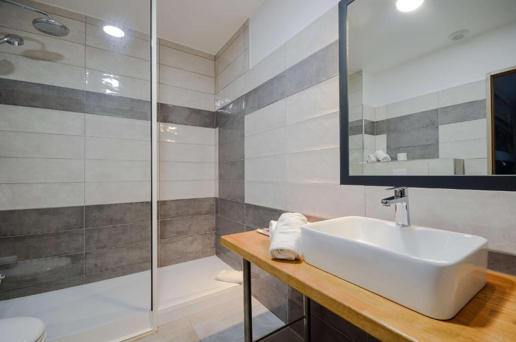 Koupelna v ubytování Sure Hotel by Best Western Beziers Le Monestie