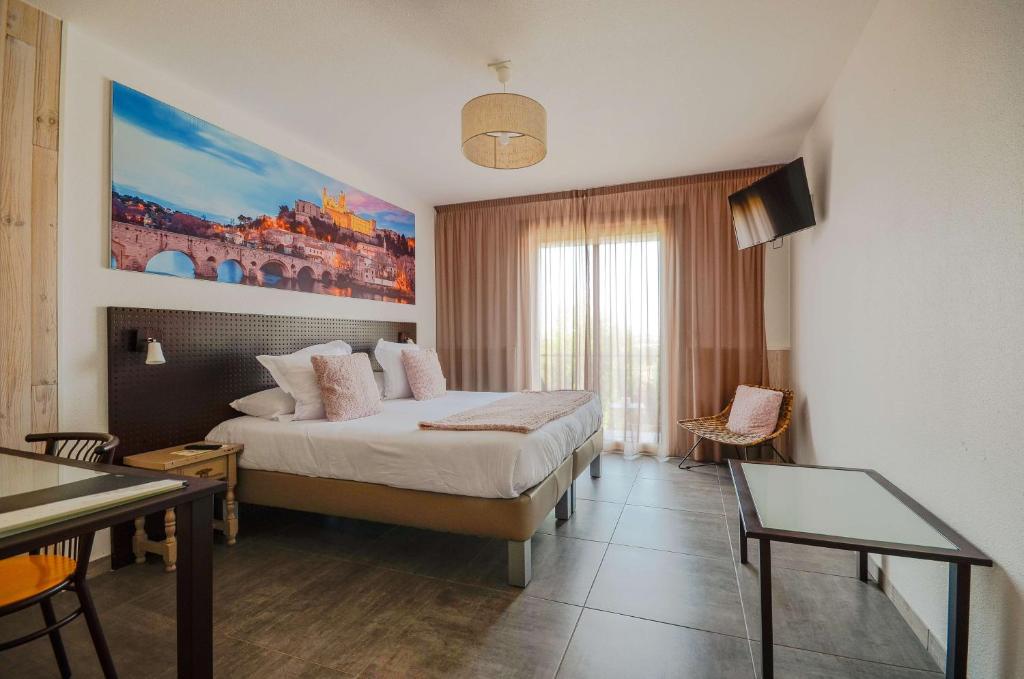 Postel nebo postele na pokoji v ubytování Sure Hotel by Best Western Beziers Le Monestie