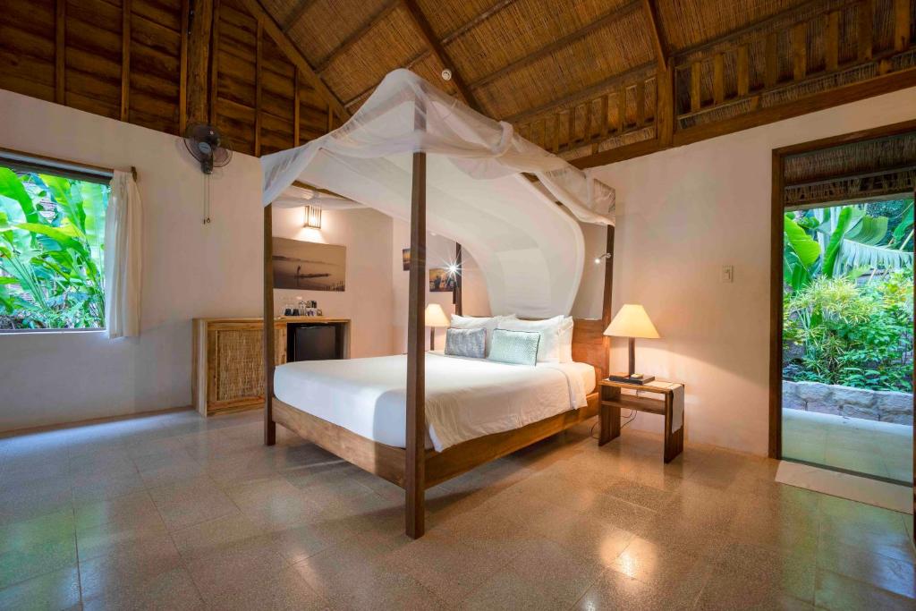Postel nebo postele na pokoji v ubytování Mango Bay Resort