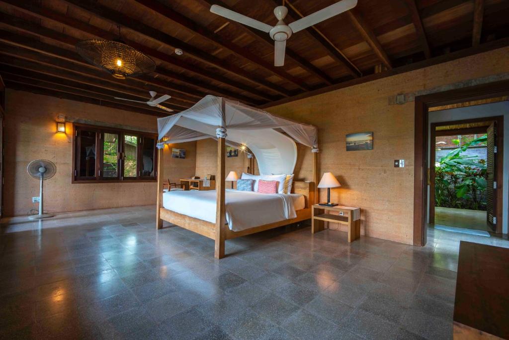 Postel nebo postele na pokoji v ubytování Mango Bay Resort