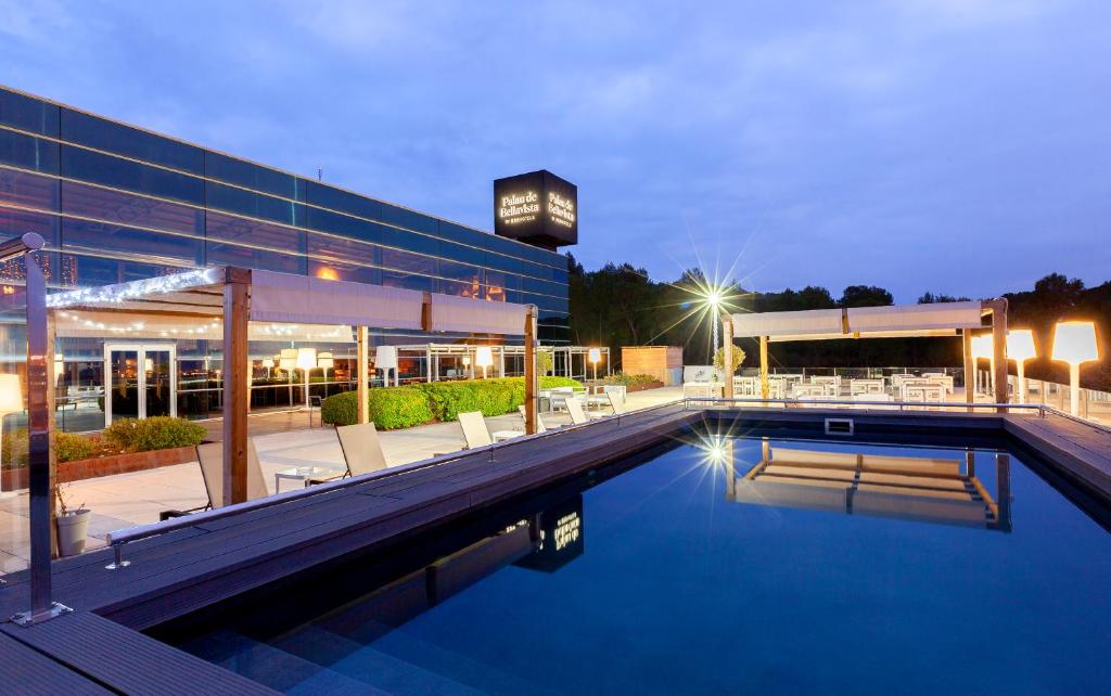 a large swimming pool in a large building at Hotel Palau de Bellavista Girona by URH in Girona