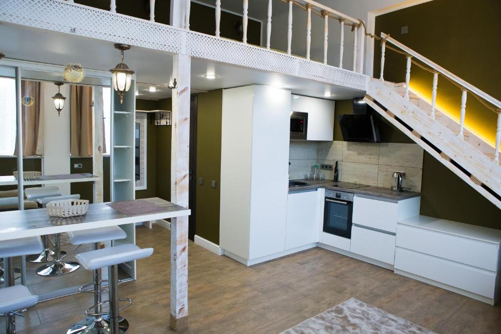 Красивые квартиры в сочи. Квартиры в сочи. Двухуровневая квартира в клубном доме в сочи 300 квадратов видео. Двухуровневая сочи. Двухуровневые квартиры в сочи.