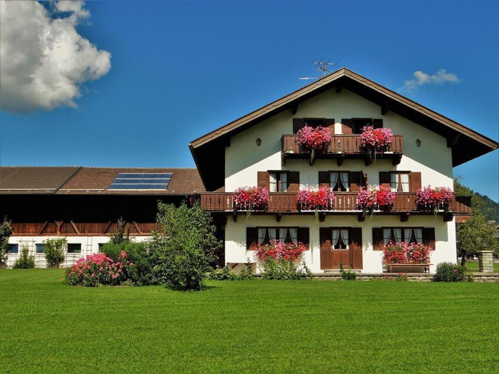 a house with flowers on the balconies of it at Ferienwohnungen Hanslbauer in Krün