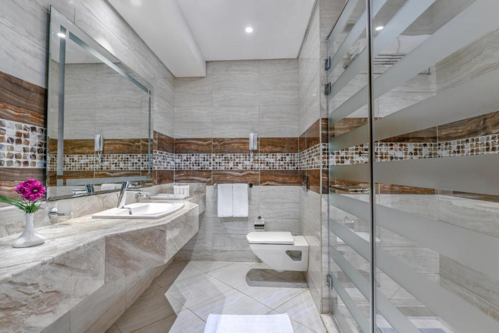 حمام في Gewan Hotel Cairo