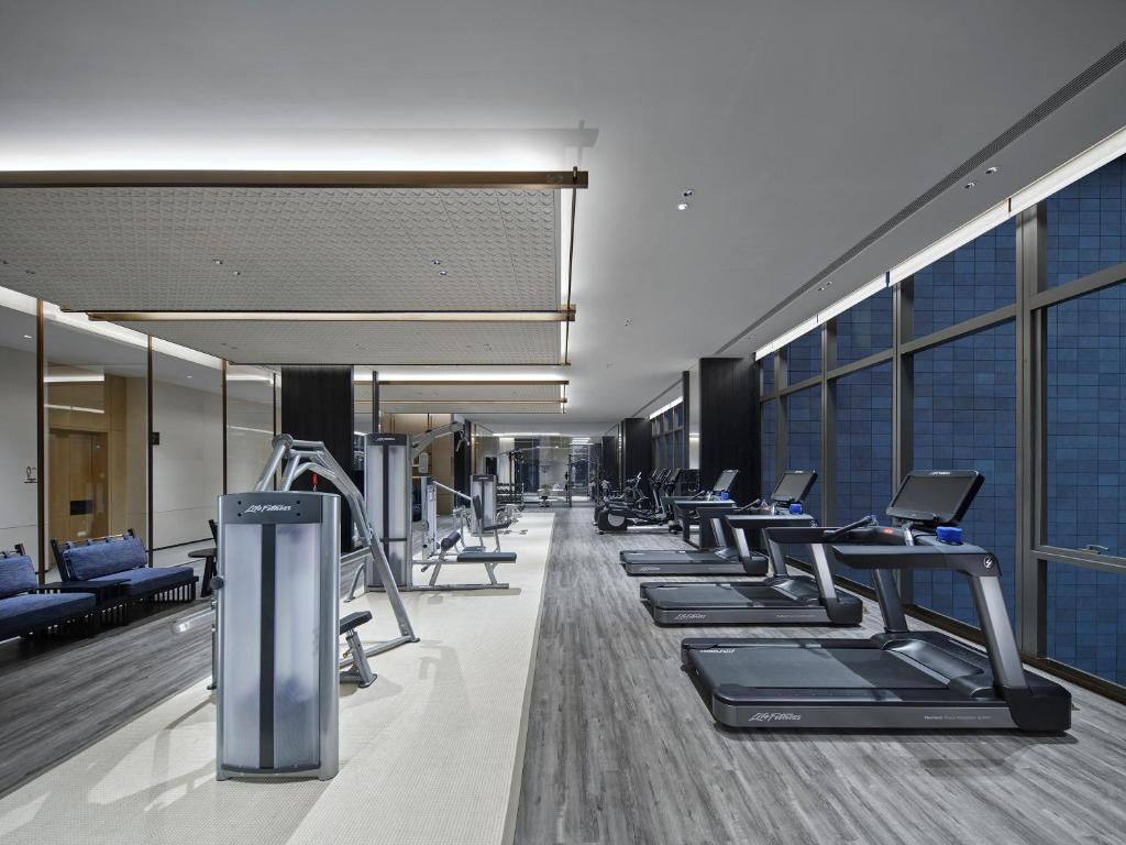 Fitness centrum a/nebo fitness zařízení v ubytování InterContinental Dongguan by IHG - Free shuttle bus to Canton Fair during Canton Fair period
