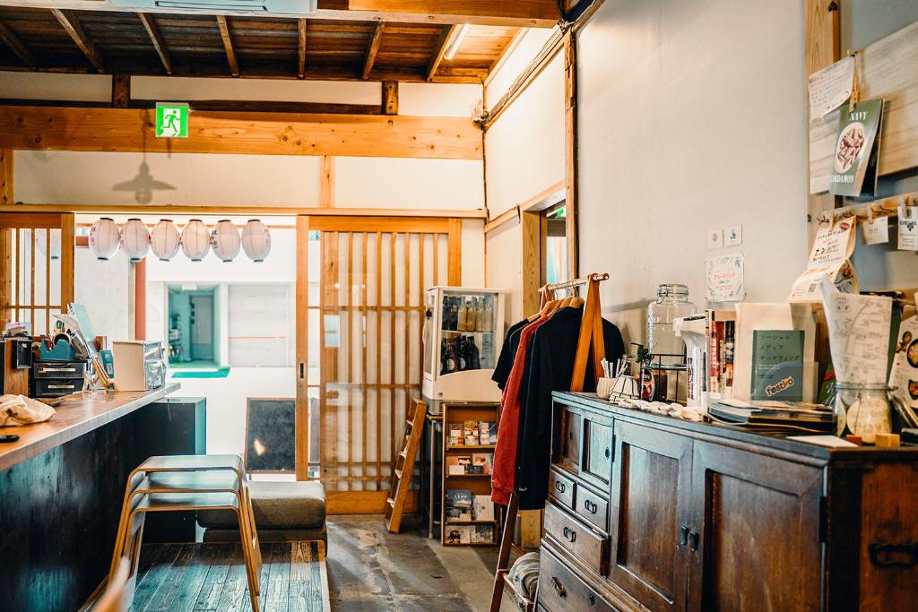 Kuchyň nebo kuchyňský kout v ubytování Fukuoka Guesthouse HIVE