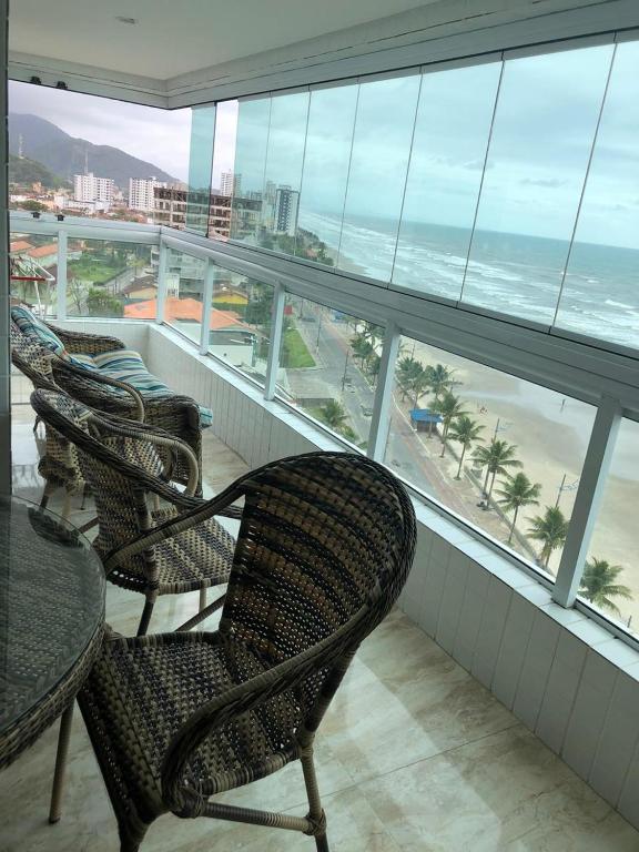  Mongaguá com vista para o Mar pé na areia
