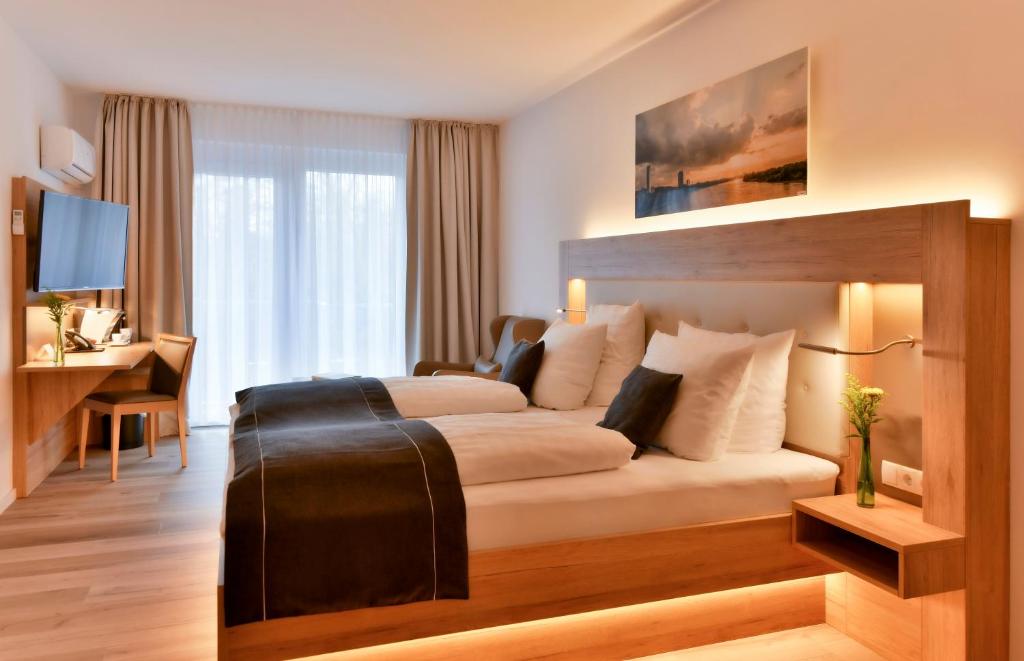 TV a/nebo společenská místnost v ubytování Four Stars by City Hotel