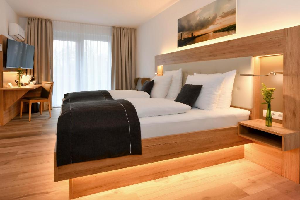 Postel nebo postele na pokoji v ubytování Four Stars by City Hotel