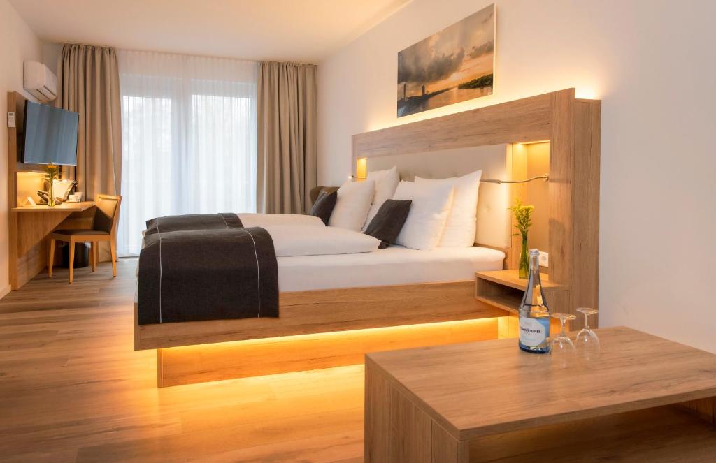 Postel nebo postele na pokoji v ubytování Four Stars by City Hotel