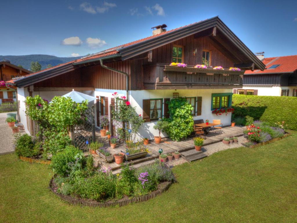 a house with a garden in front of it at Ferienwohnung Annelies - Chiemgau Karte in Inzell