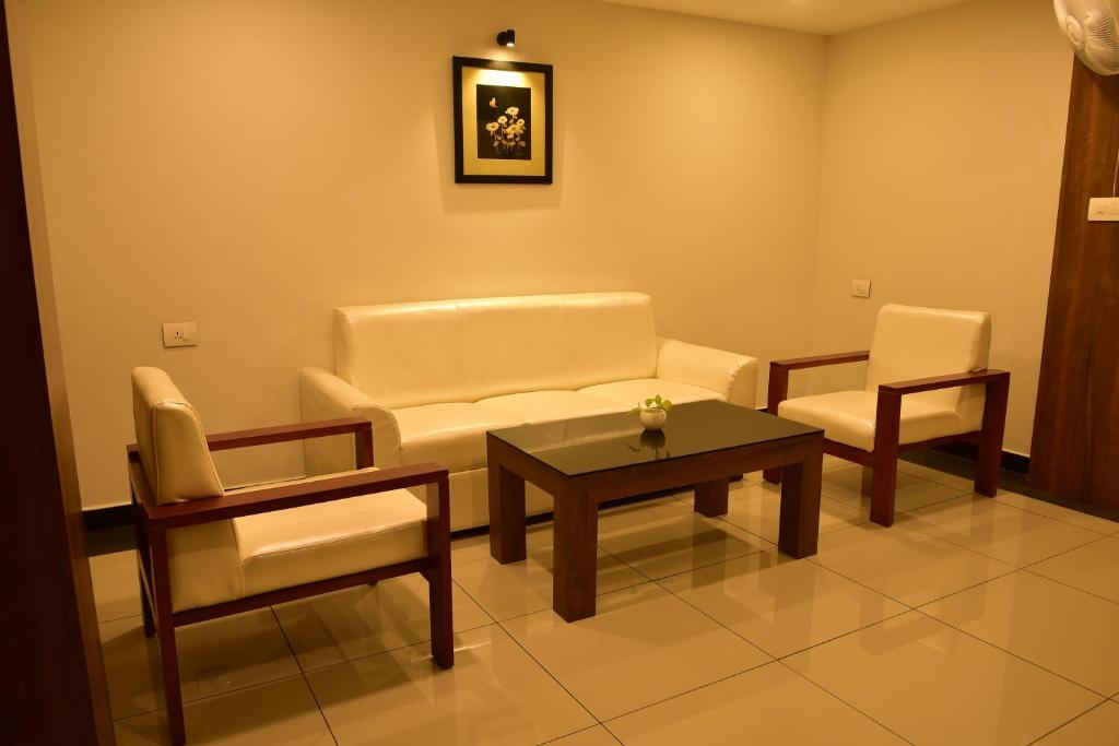 Posezení v ubytování WHITE SUITE HOTEL