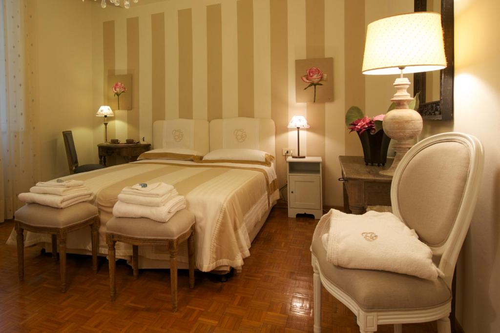 A bed or beds in a room at Terrazza Ginori