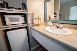 Ocean Villa Inn - King Studio