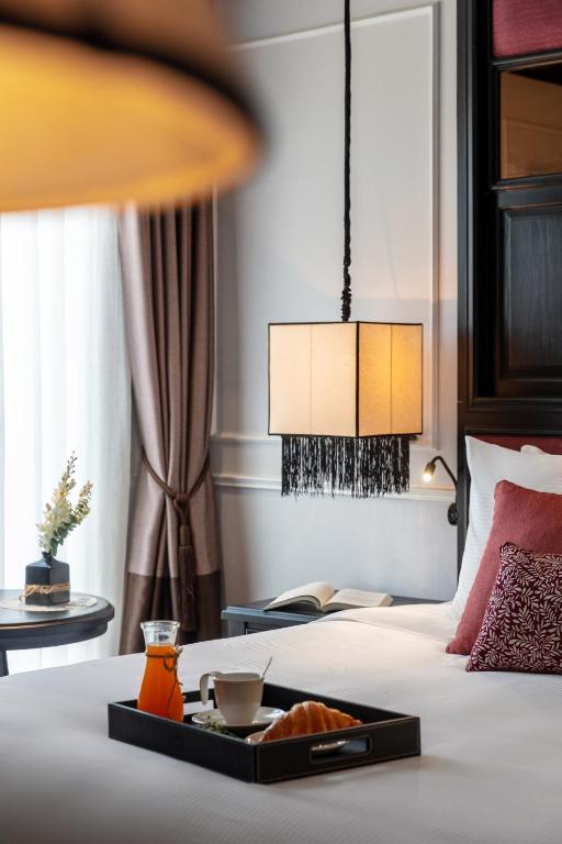 Deluxe King Suite - Free 1 drink